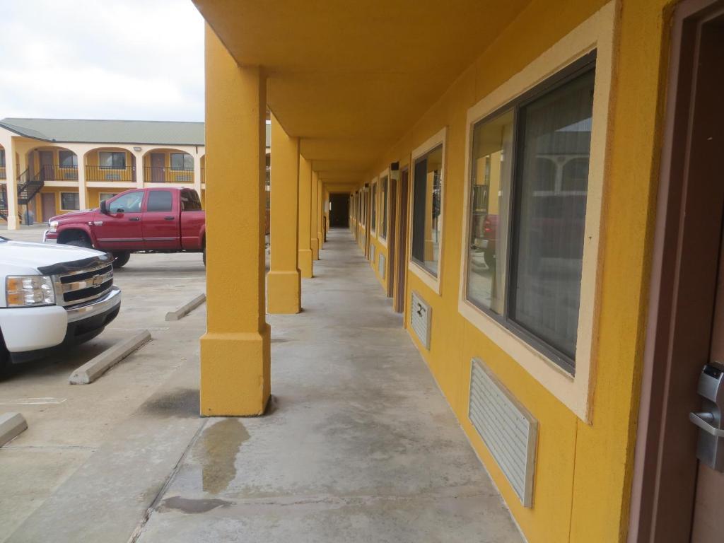 La Grange Executive Inn And Suites Kültér fotó
